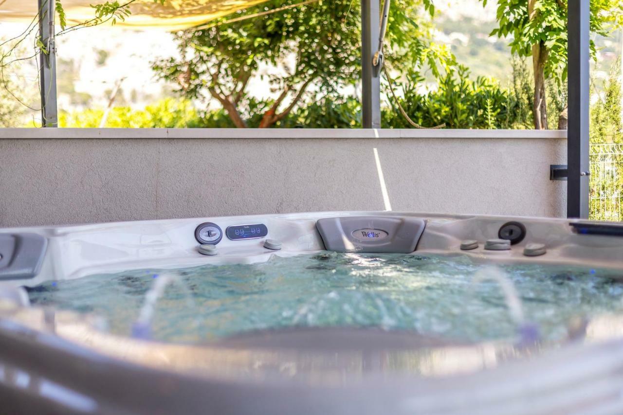 Luxury Apartment With Hot Tub 오미스 외부 사진
