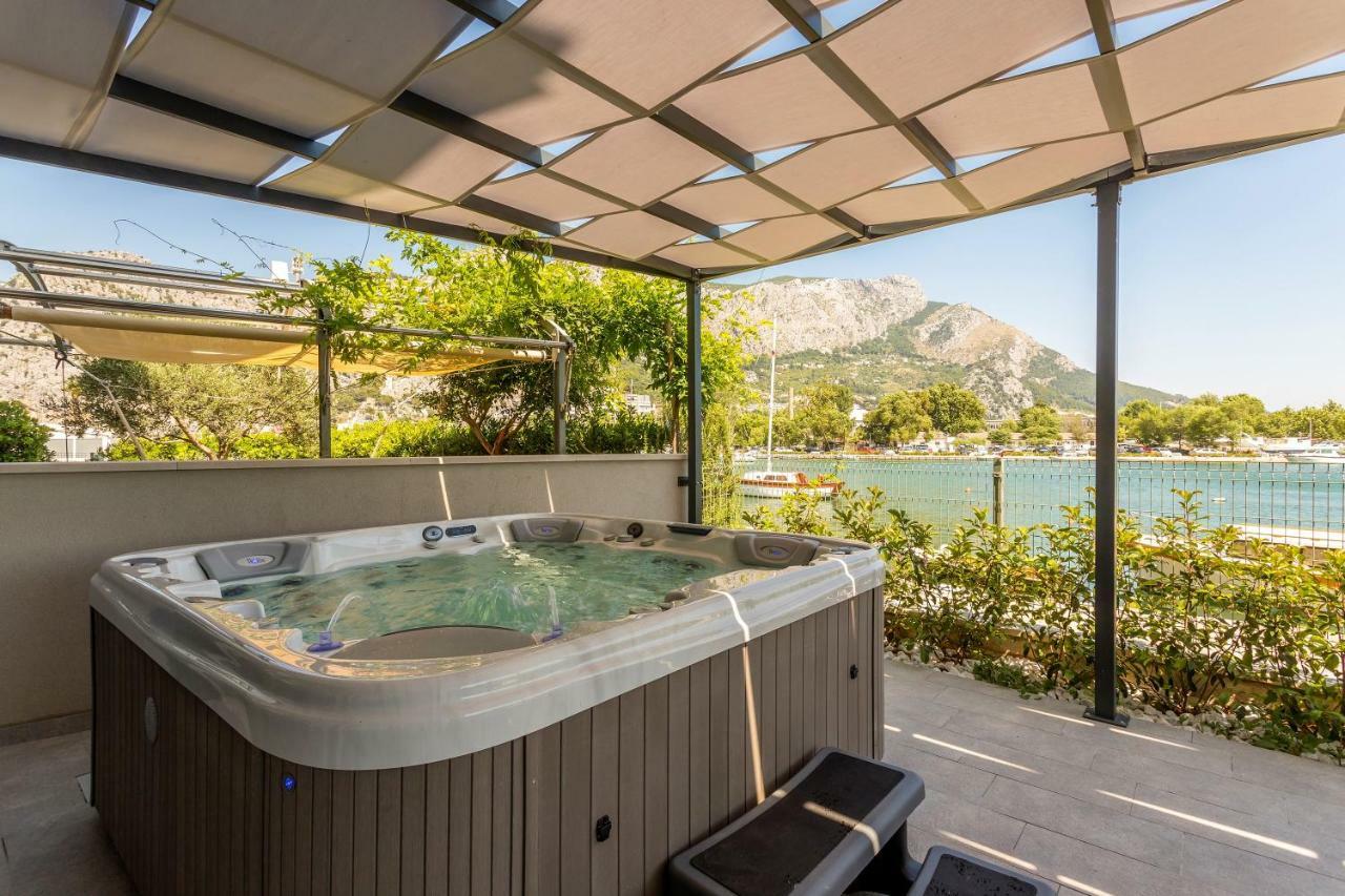 Luxury Apartment With Hot Tub 오미스 외부 사진