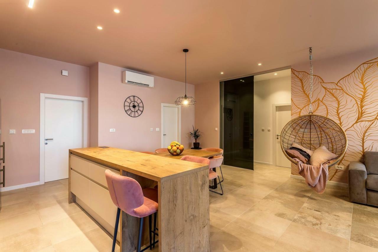 Luxury Apartment With Hot Tub 오미스 외부 사진