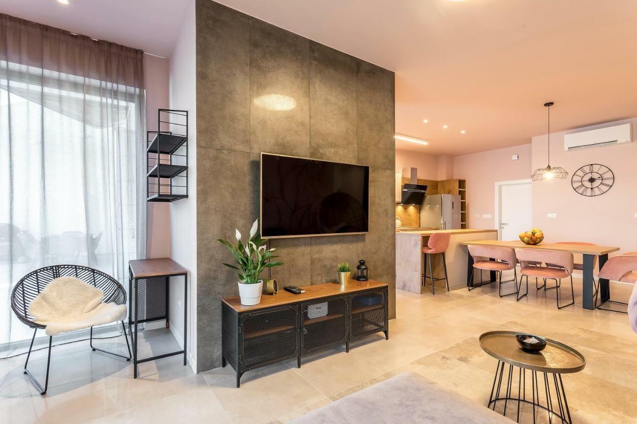 Luxury Apartment With Hot Tub 오미스 외부 사진